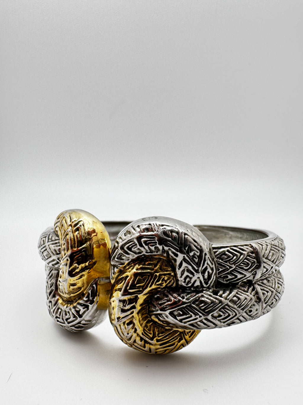 The Gordian Cuff