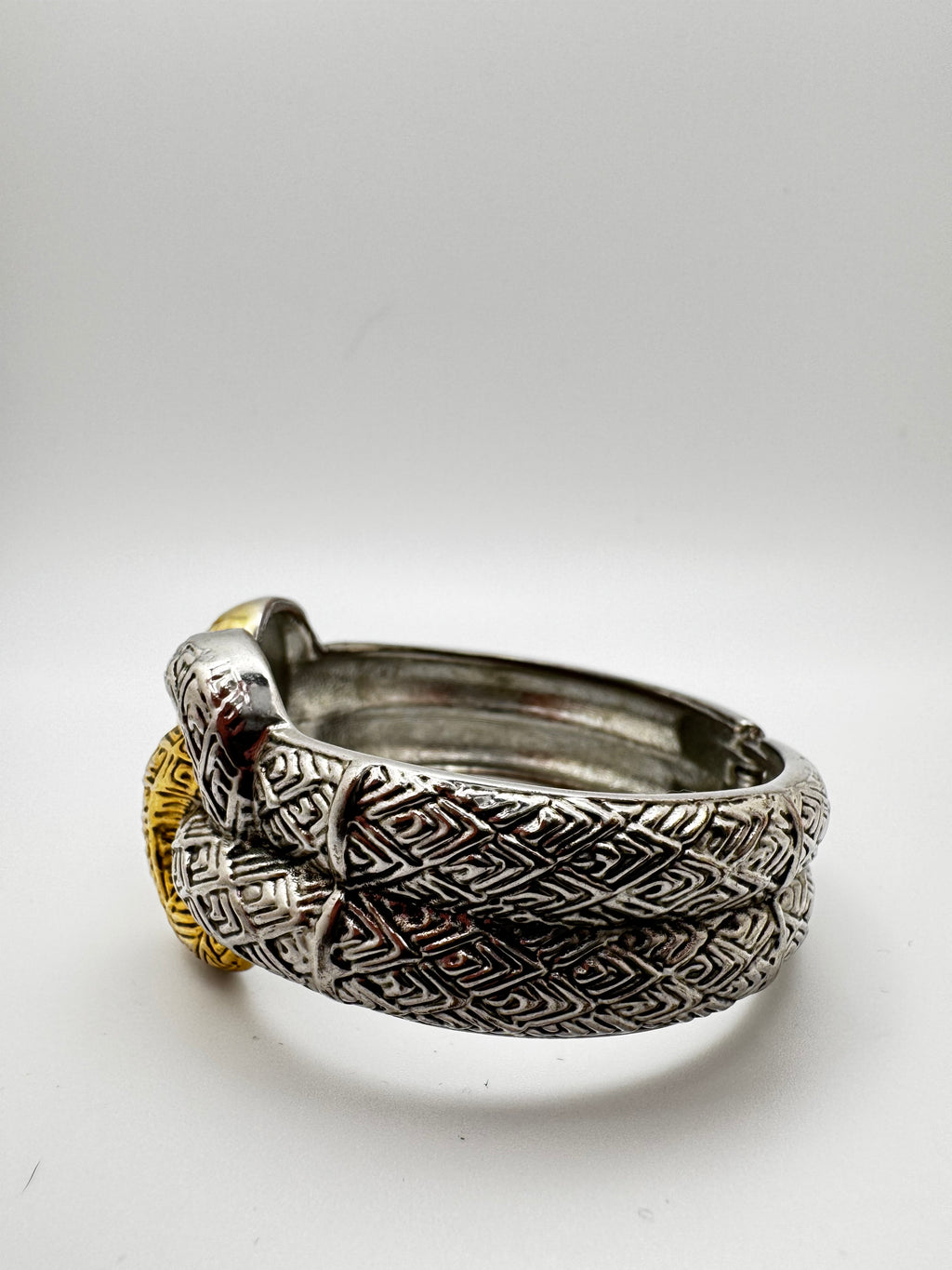 The Gordian Cuff